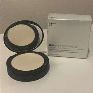 It Cosmetics Bye Bye Pores Pressed Powder